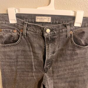 Abercrombie & Fitch 90s Straight Ultra High Rise Jeans
Size 28 / 6 Long
